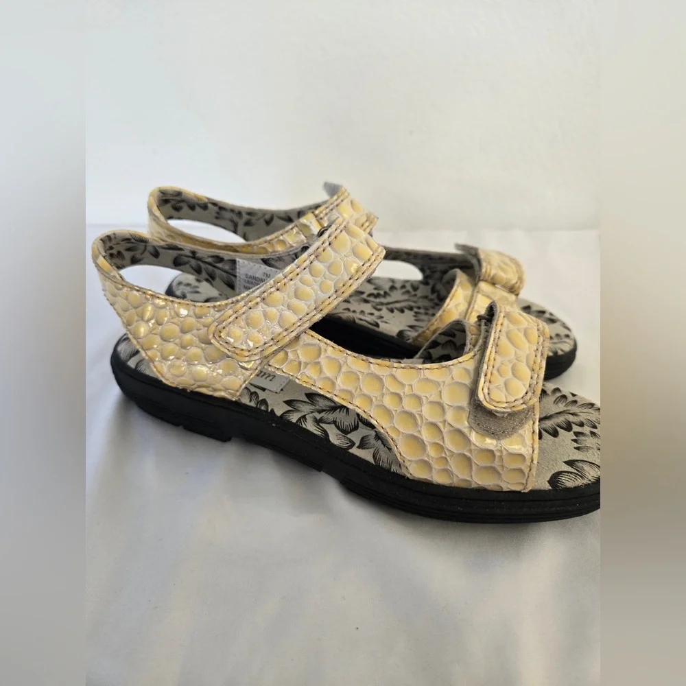 Goldstream Pebbled Leather Walking Sandals | Yellow | Comfort Fit | Size 7M - Picture 3 of 10